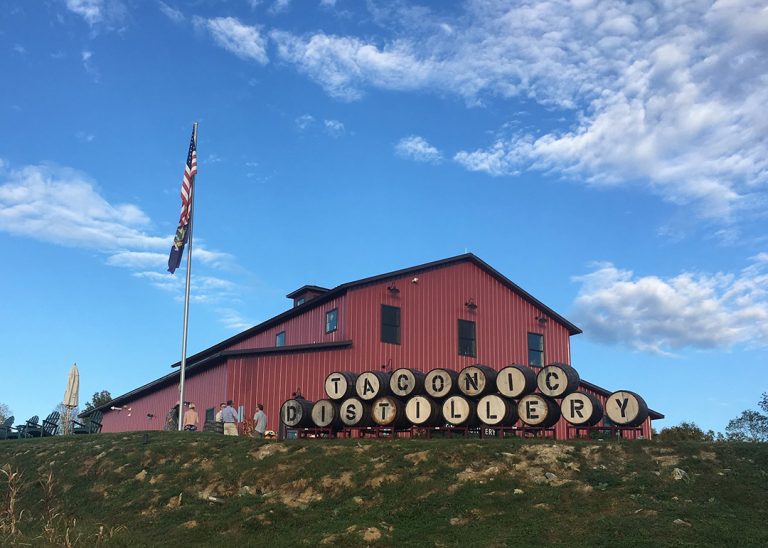 Exterior_Barn_ColonialRed_UABS-Taconic-Distillery